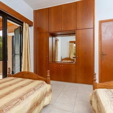 Eleni Villa Coral Bay