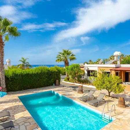 Eleni Villa
