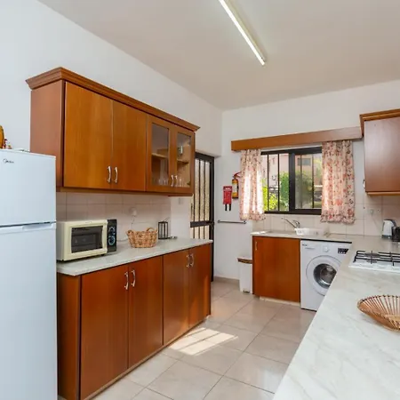 Eleni Villa Coral Bay