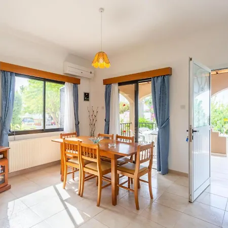 Eleni Villa Coral Bay