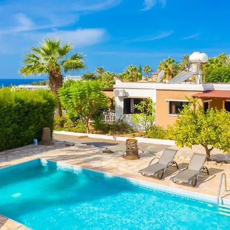 Eleni Villa Coral Bay