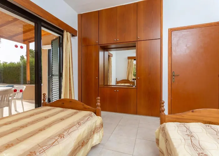 Eleni Villa Coral Bay