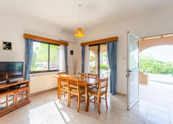 Eleni Villa Coral Bay